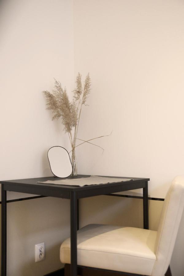 By The River And City Center - Comfortable Rooms Wroclaw Exterior photo